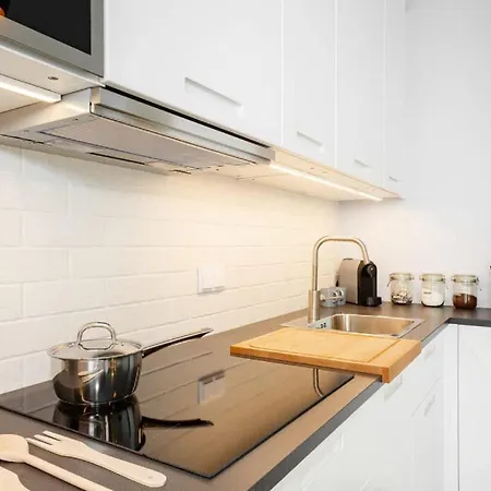 Large In Rondo Wiatraczna By Renters *