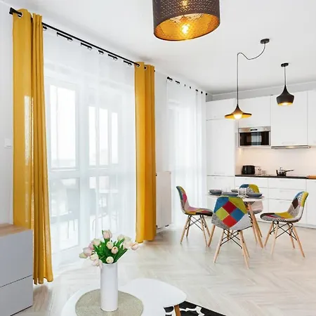 Apartment Large In Rondo Wiatraczna By Renters