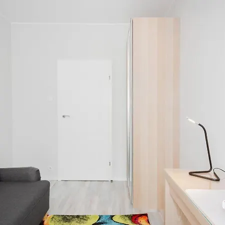 Large In Rondo Wiatraczna By Renters *