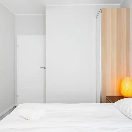 公寓 Large In Rondo Wiatraczna By Renters *