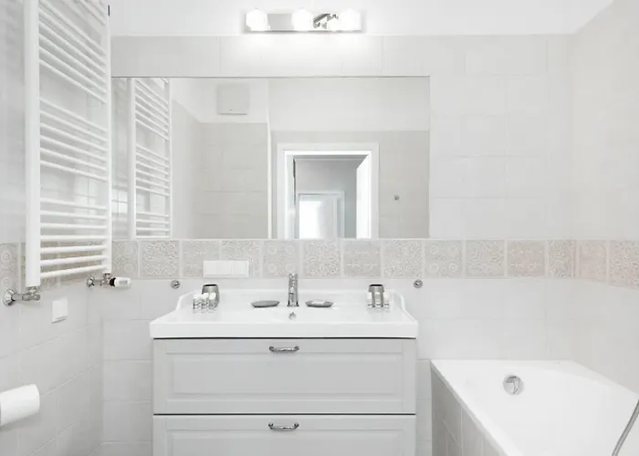 Large In Rondo Wiatraczna By Renters Lejlighed Warszawa