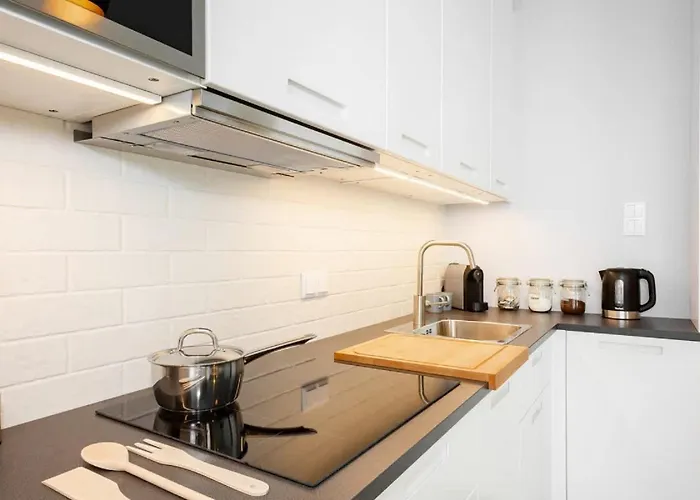 Large In Rondo Wiatraczna By Renters *