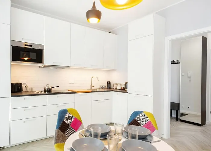 Large In Rondo Wiatraczna By Renters