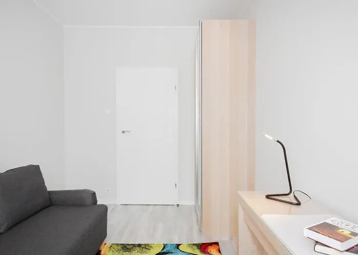 Large In Rondo Wiatraczna By Renters *